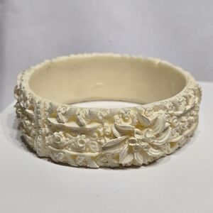 Floral scrolls carved bangles style bracelet resin/plastic Excellent Condition B